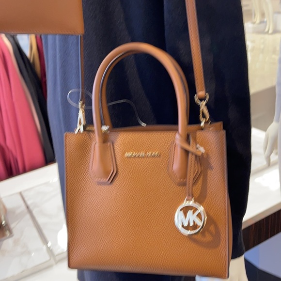 Michael Kors Mercer Medium Pebbled Leather Crossbody Bag - Picture 14 of 16